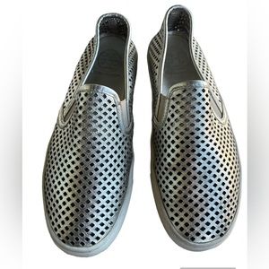Gorgeous Tory Buch Jesse perforated Sneakers gold size 7 woman’s shoes slip on